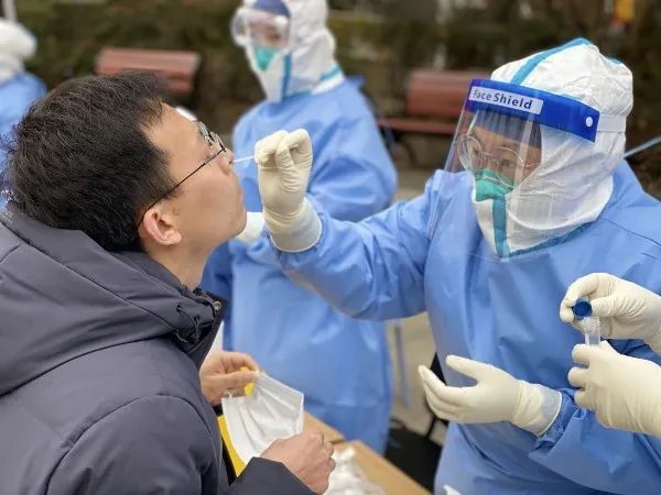 核酸检测管里的红色液体是什么？,图片,新冠肺炎,管长,核酸检测,核酸采样管,红色液体,第1张