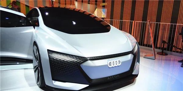 奥迪：2026年停止推出燃油新车型！,图片,杂志,特斯拉,排放,电动汽车,稀土,奥迪,内燃机车,第2张